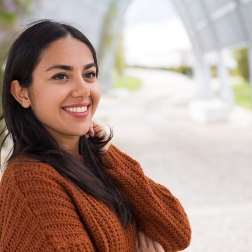 smiling-romantic-asian-girl-contemplating-nature-around (2) smiling-romantic-asian-girl-contemplating-nature-around (2)